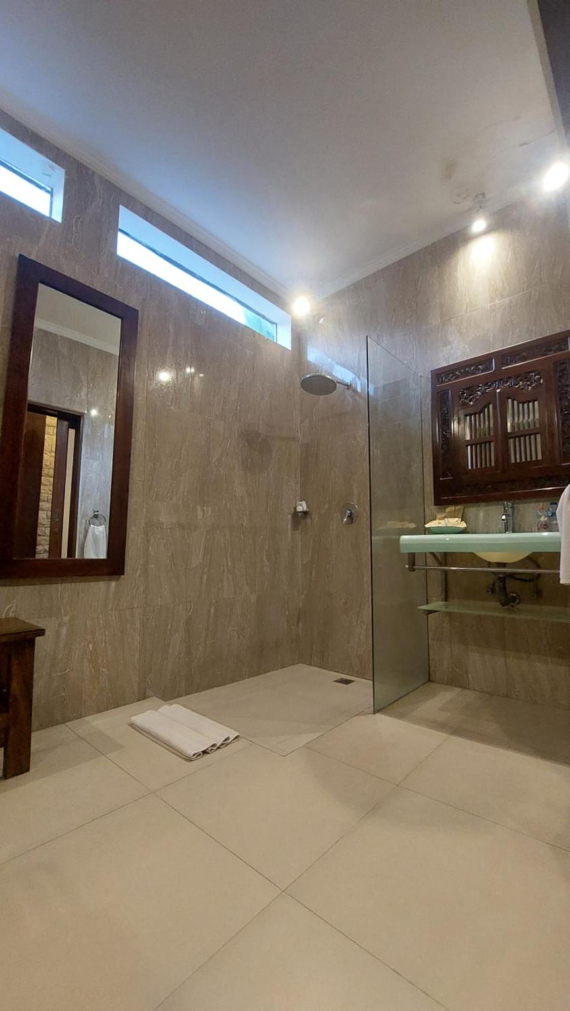Villa Heliconia Seminyak Zimmer foto